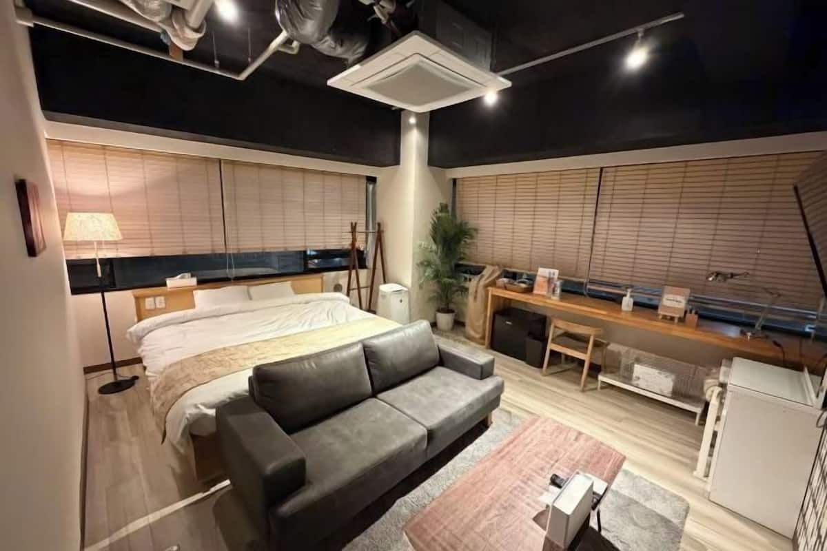 Safe på rommet, blendingsgardiner, wi-fi (inkludert) og sengetøy