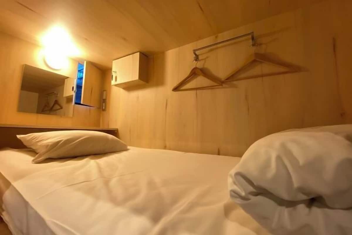 In-room safe, blackout curtains, free WiFi, bed sheets