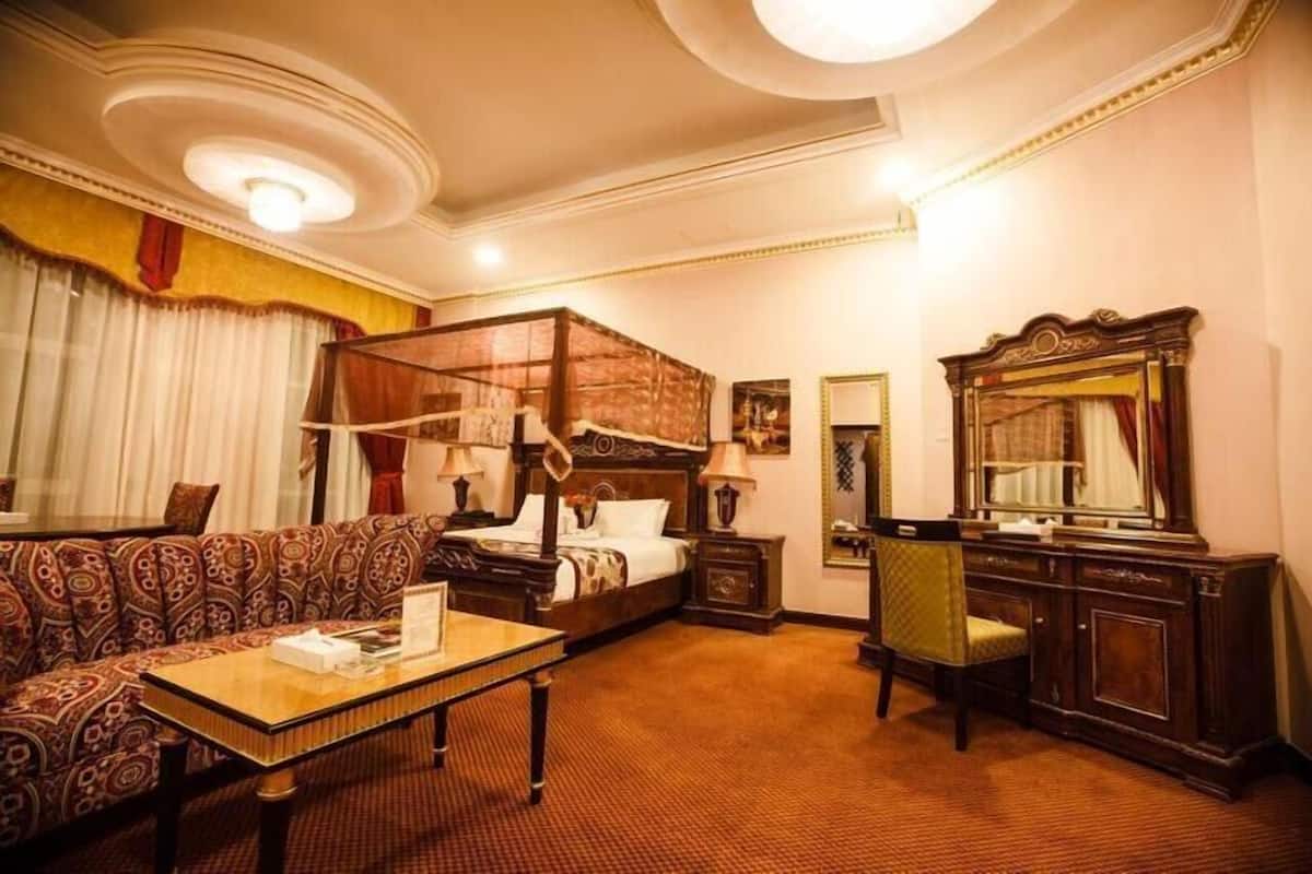 Suite | Área de sala de estar | Televisión LCD