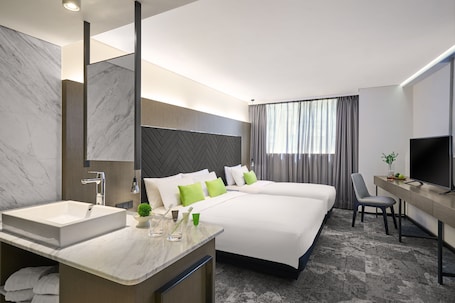 Family Ease Triple | Premium bedding, minibar, in-room safe, desk