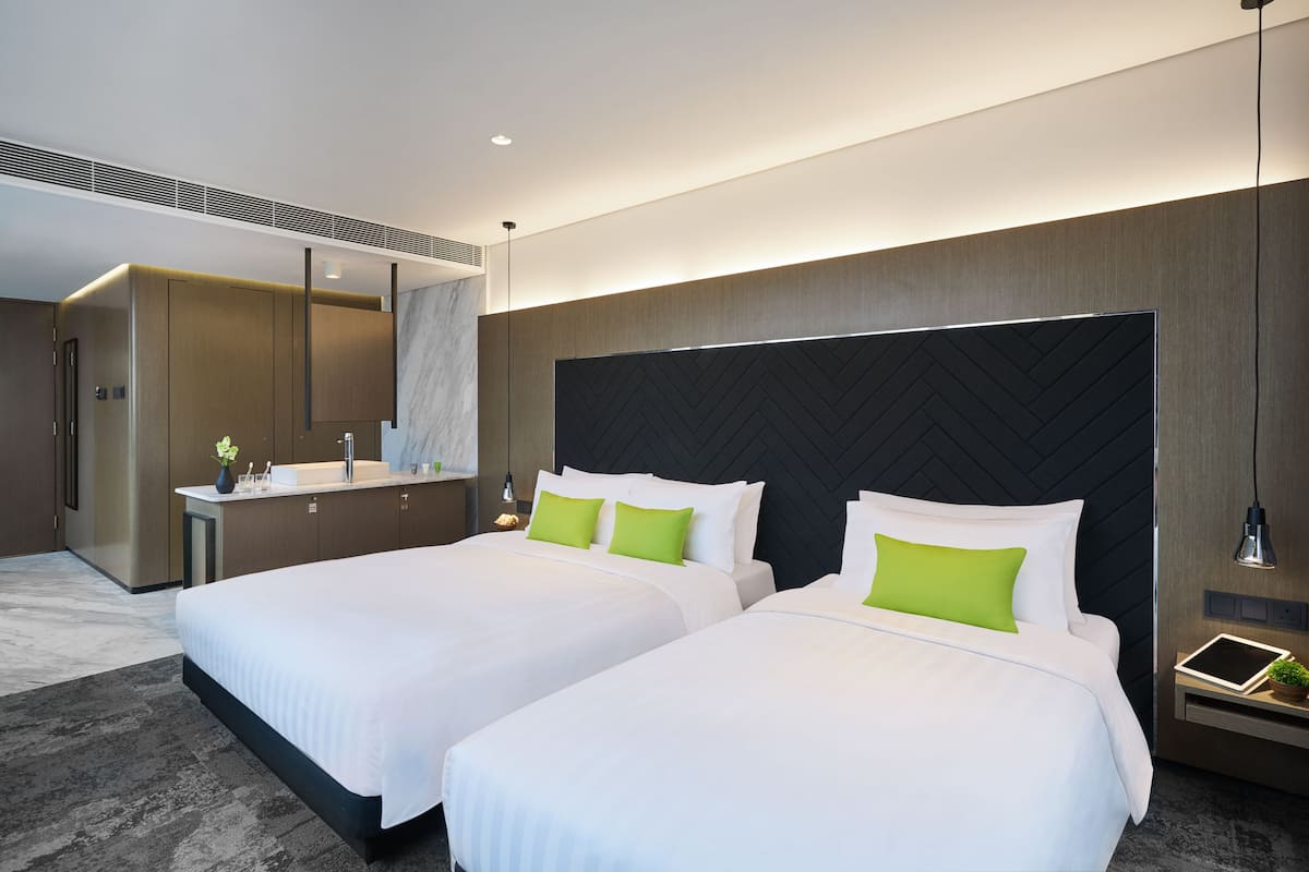Premier Ease | Premium bedding, minibar, in-room safe, desk