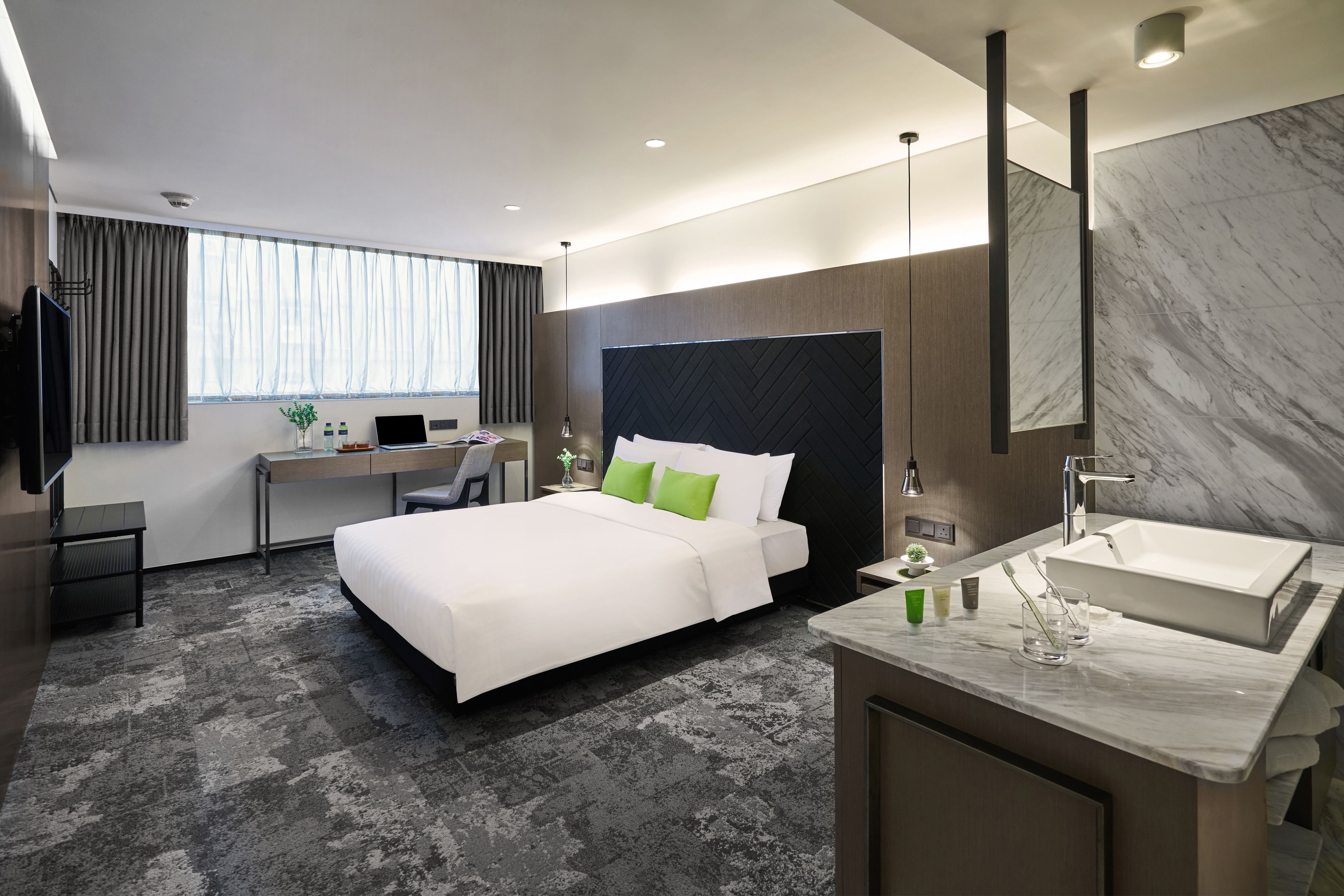 deluxe room | premium bedding, minibar, in-room safe, desk