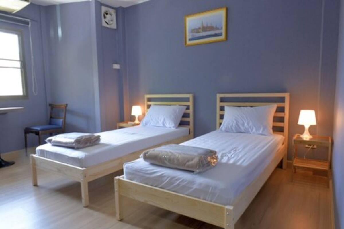 Standard Twin Room | Desk, soundproofing, free WiFi, bed sheets