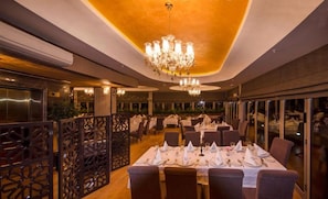Café da manhã, almoço e jantar; culinária turca