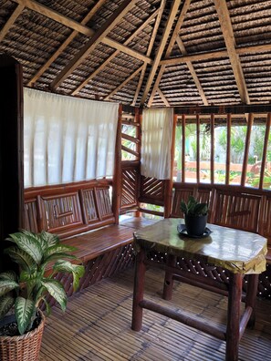 Basic villa, 1 hálószobával, vízpartra néző | Terasz/udvar