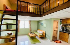 Bàn, truy cập Internet không dây miễn phí, bộ trải giường 