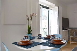 In-room dining - Chiado Blue by Homing (Lisbon)