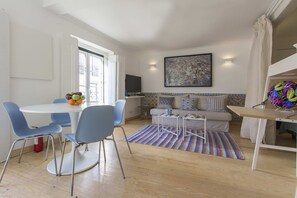 Flat-screen TV - Chiado Blue by Homing (Lisbon)