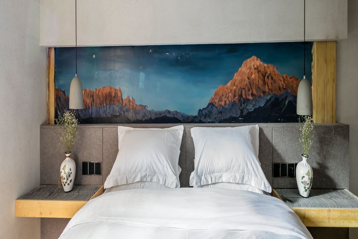 Habitación Deluxe, 1 cama King size | Edredón, decoración personalizada, cortinas blackout y wifi gratis