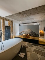 Suite | Bagno | Soffione a pioggia, set di cortesia gratuito, asciugacapelli