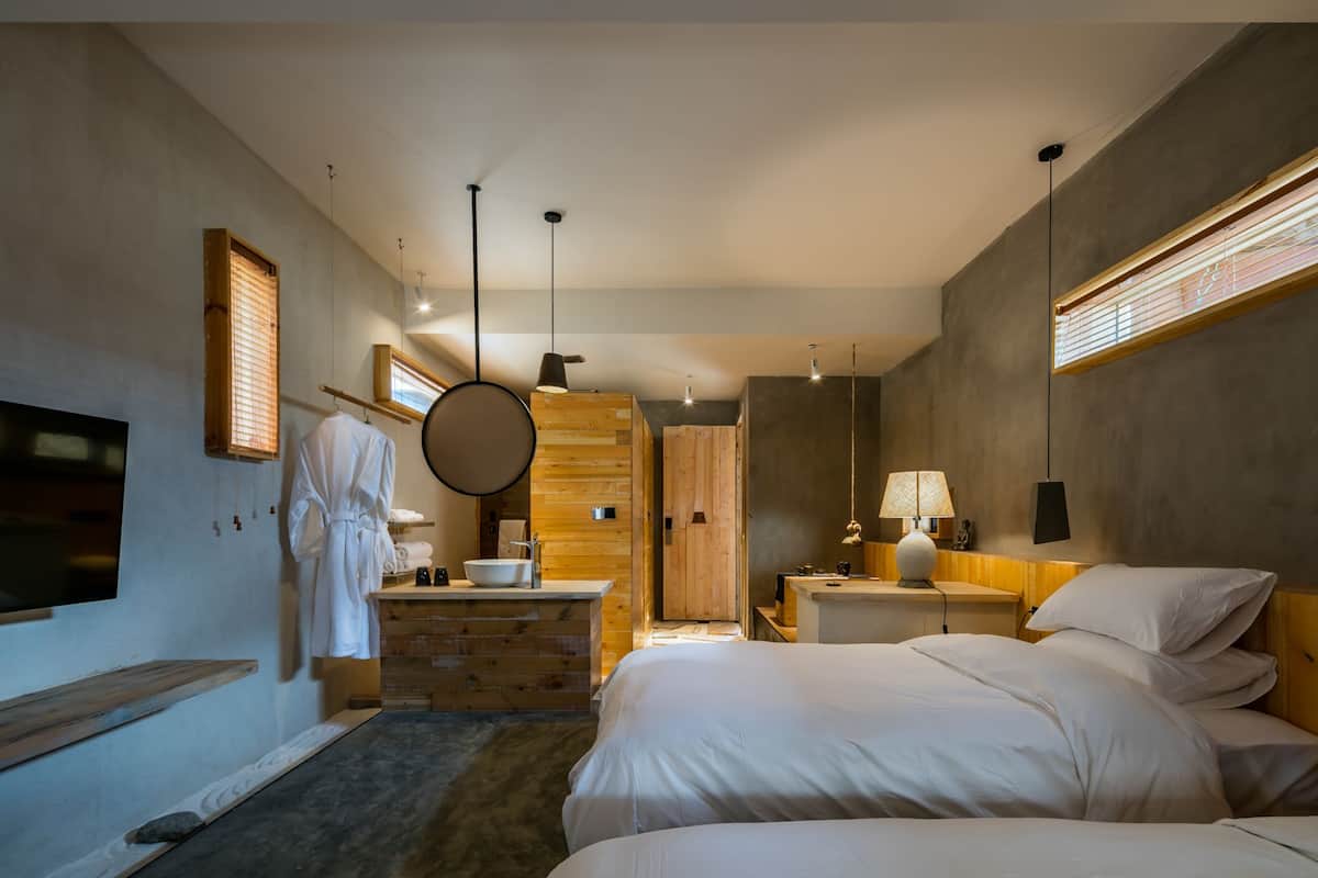 Habitación Deluxe con 2 camas individuales | Edredón, decoración personalizada, cortinas blackout y wifi gratis