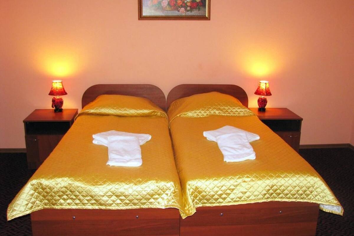 Standard Double or Twin Room | Peti besi dalam bilik, meja, katil bayi/kot (surcaj), Wi-fi percuma