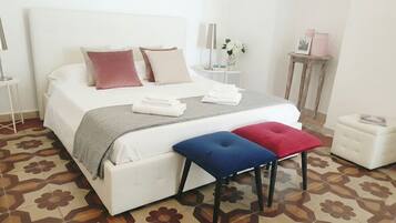 Individually furnished, laptop workspace, soundproofing, free WiFi