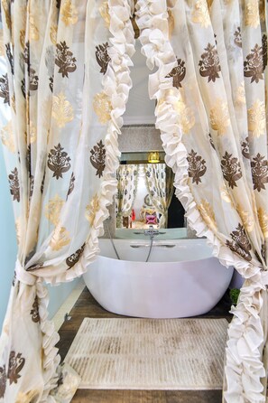 Executive Studio, Bathtub | Bathroom | Free toiletries, hair dryer, slippers, towels - Emperor Resort & Spa (Vagator)