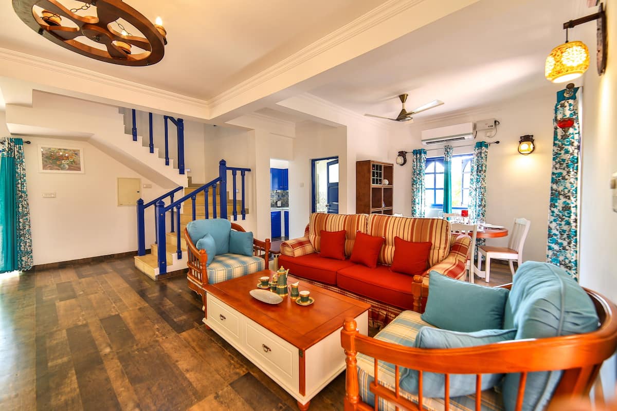 Luxury Villa, 2 Bedrooms, Non Smoking | Living area | Flat-screen TV, books