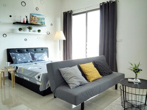 Suite Studio (Cyberjaya Nordic Style) | Décoration personnalisée, fer et planche à repasser, Wi-Fi gratuit