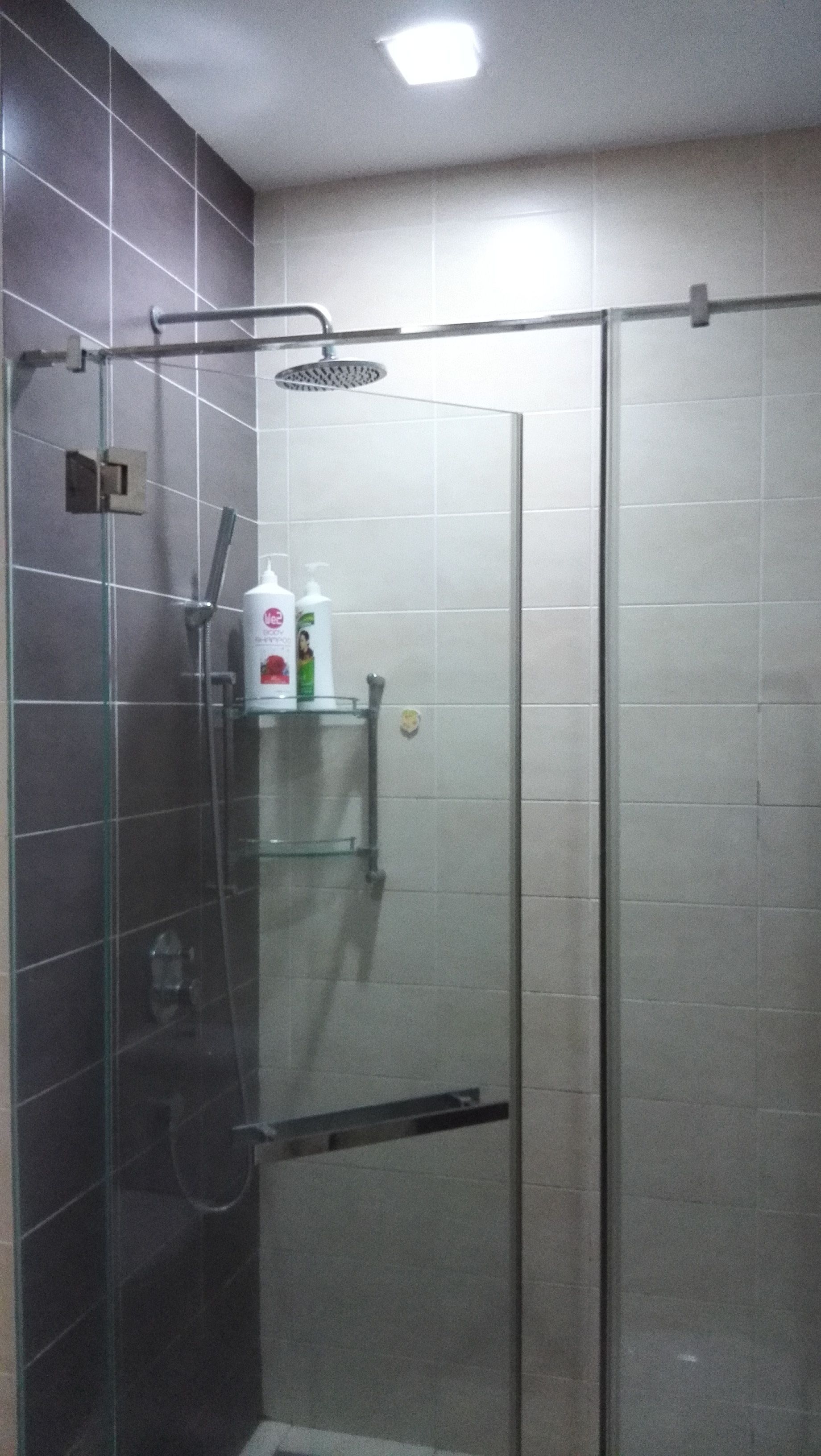 family room | bathroom | shower, free toiletries, hair dryer, bidet