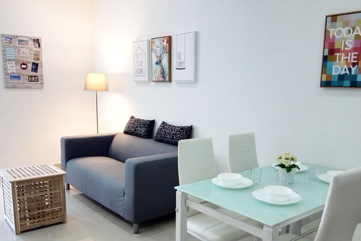 Modern Design Suite | Individually decorated, iron/ironing board, free WiFi, bed sheets