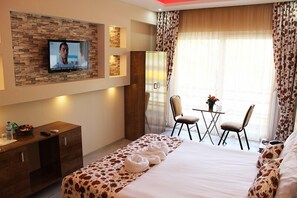 Kamar Double Deluks, balkon | Meja kerja, kedap suara, setrika/meja setrika, dan Wi-Fi gratis