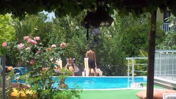 Alberca al aire libre por temporada