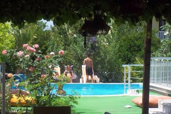 Piscine extérieure (ouverte en saison)