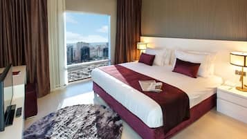 1 kamar tidur, seprai premium, brankas, dan meja kerja
