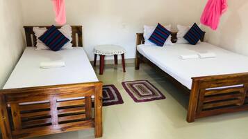 In-room safe, soundproofing, iron/ironing board, free WiFi
