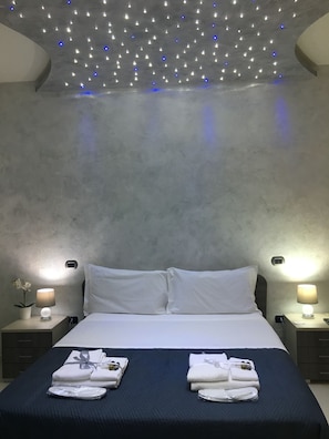 Superior Double Room, Balcony, City View | Minibar, in-room safe, desk, free WiFi - B&B Vittorio Emanuele (Licata)