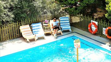 Piscina externa sazonal