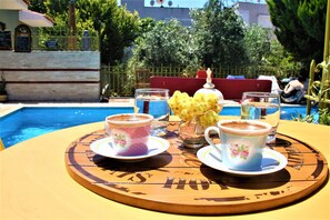 تناول الطعام بالخارج