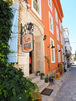 مدخل المنشأة