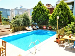 حمّام سباحة خارجي موسمي