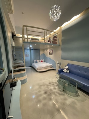 Habitación cuádruple, 2 camas matrimoniales, mezzanine | Baño | Tina y regadera independientes y tina con aguas termales 