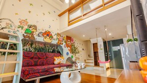 Family Quadruple Room, 2 Double Beds | Down comforters, laptop workspace, soundproofing, WiFi - Quan Jia Hot Spring B&B (Jiaoxi)