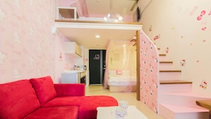 Quadruple Room, 2 Double Beds, Mezzanine | Living area | LCD TV - Quan Jia Hot Spring B&B (Jiaoxi)