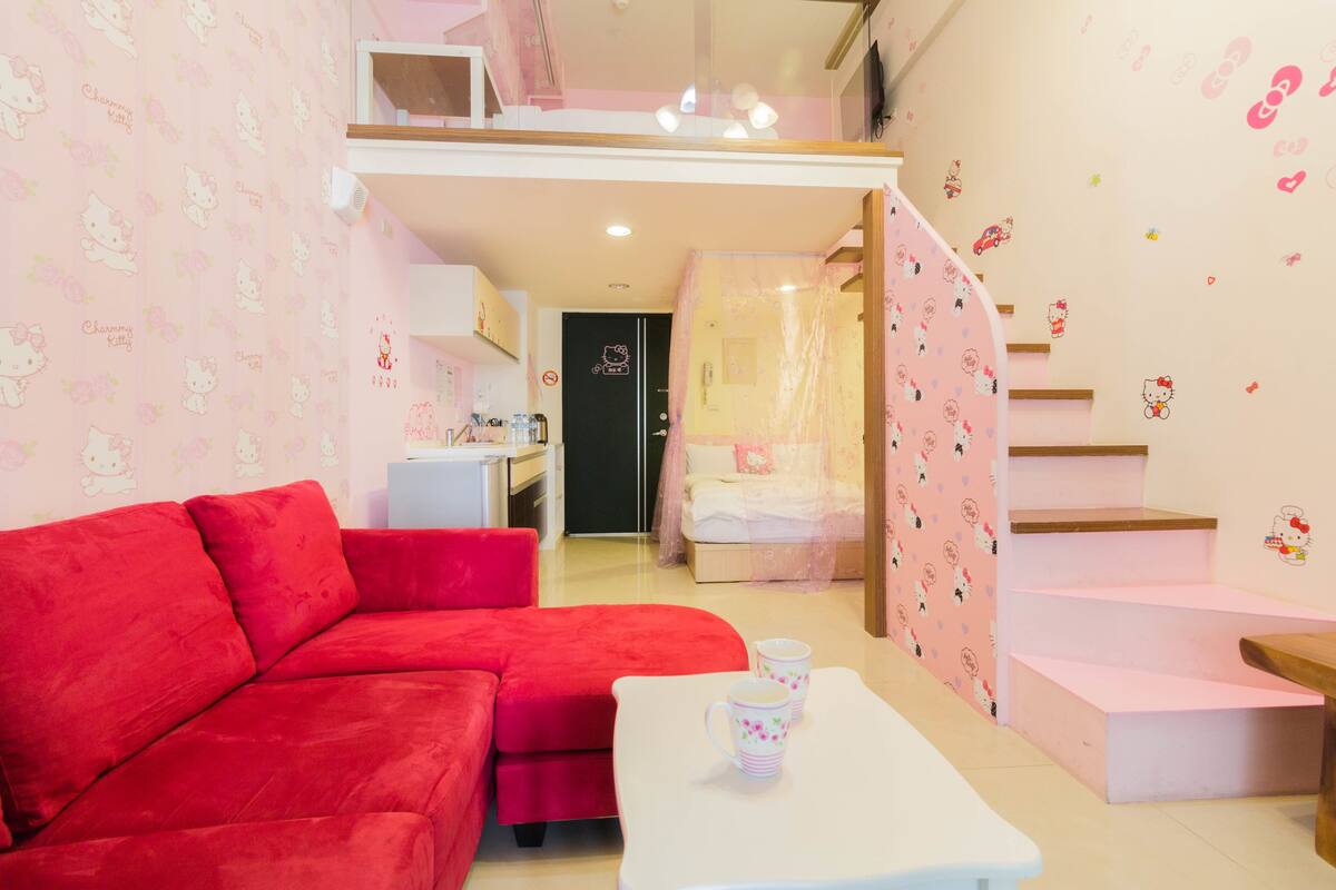 Quadruple Room, 2 Double Beds, Mezzanine | Living area