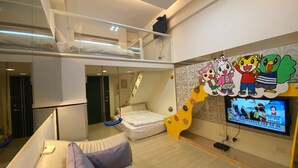 Family Quadruple Room, 2 Double Beds | Down comforters, laptop workspace, soundproofing, WiFi - Quan Jia Hot Spring B&B (Jiaoxi)