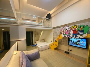 家庭四人房, 2 张双人床 | 羽绒被、特色装修、笔记本电脑工作区、隔音