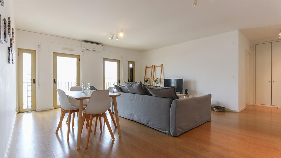 Modern & Bright by Homing