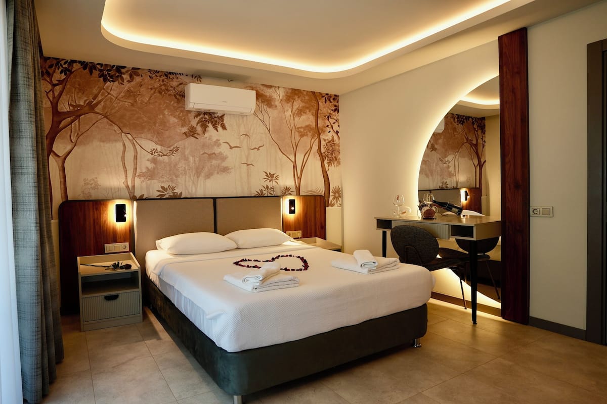 Standard Double or Twin Room | Minibar, iron/ironing board, bed sheets