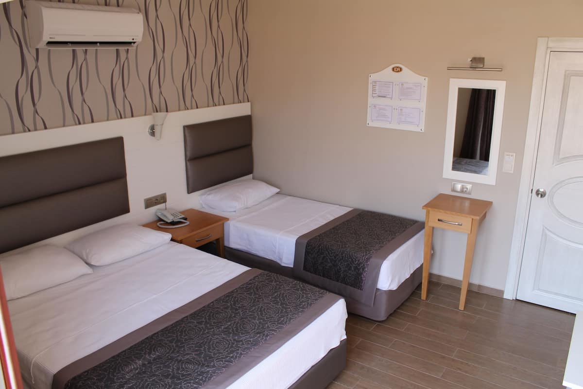 Standard Triple Room | Minibar, iron/ironing board, bed sheets