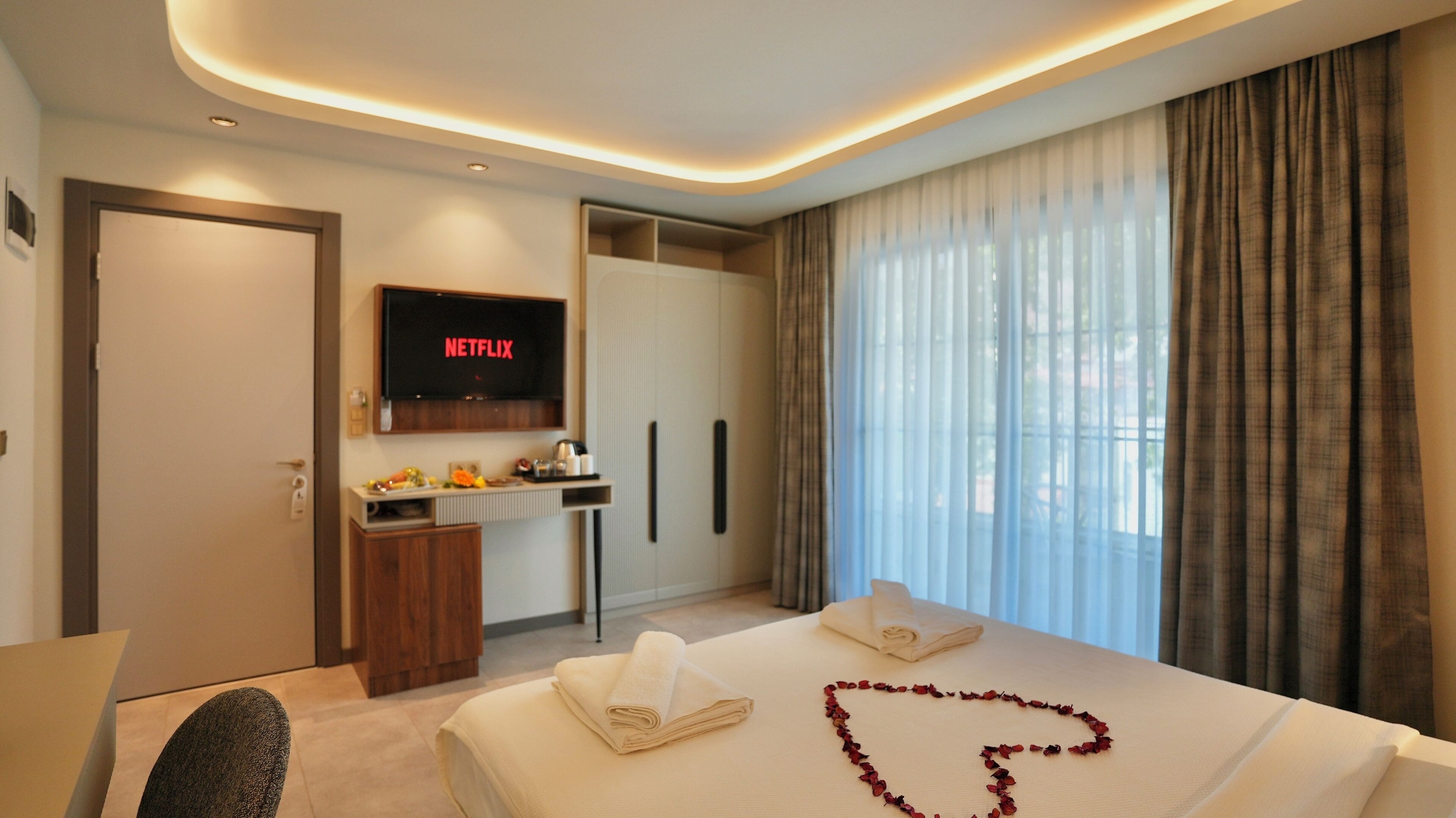 Standaard tweepersoonskamer | Luxe beddengoed, pillowtop-bedden, een minibar