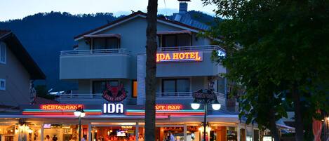 Façade de l’hébergement - soirée/nuit