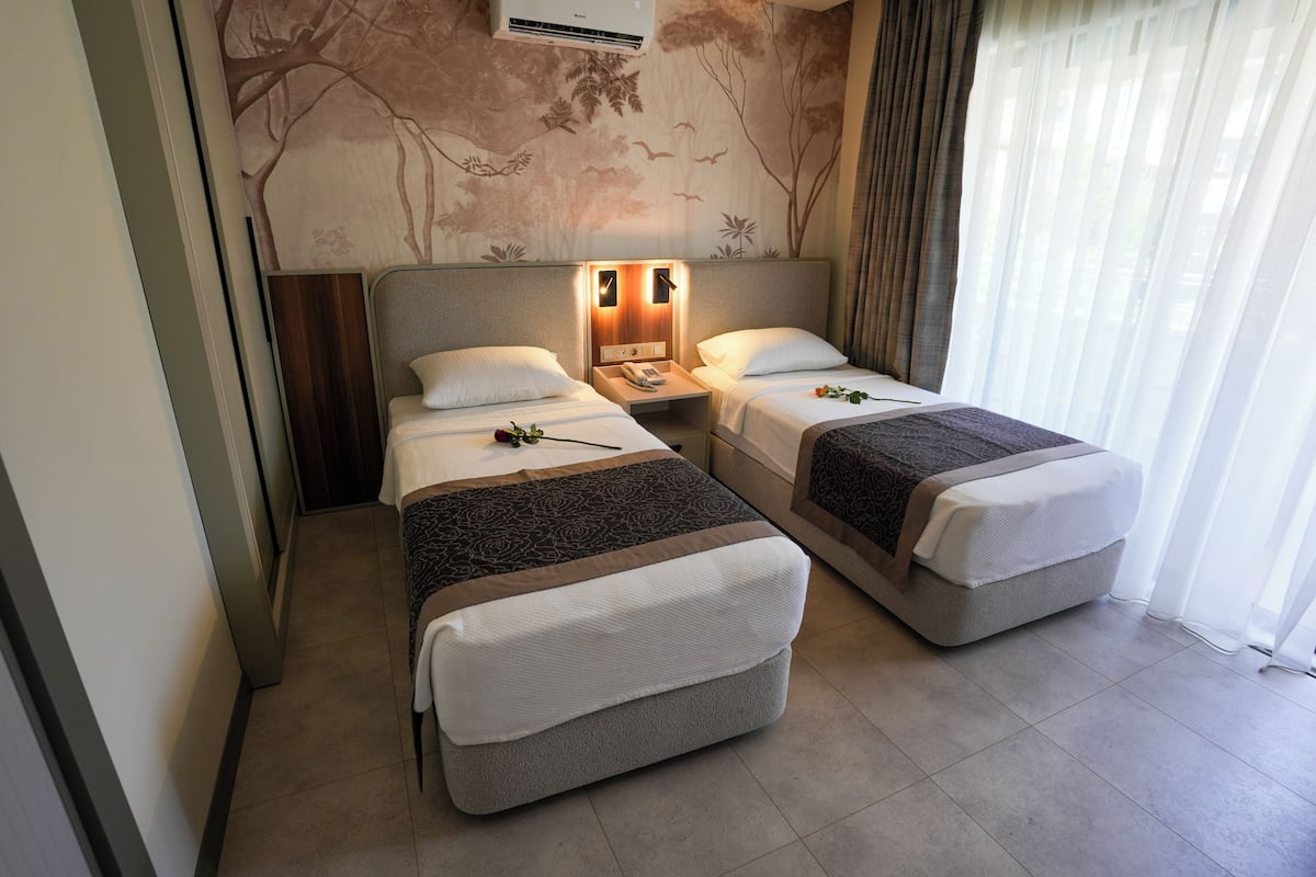 Standard Twin Room | Premium bedding, pillowtop beds, minibar, iron/ironing board