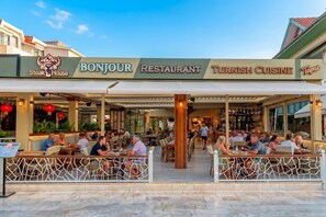 Breakfast, lunch and dinner served - Ida Hotel (Marmaris)