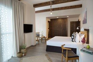 Deluxe Double Room, 1 Queen Bed | Free minibar, in-room safe, desk, iron/ironing board - Beach Walk Boutique (Dubai)