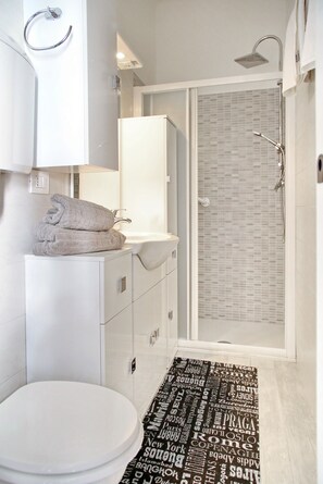 Shower, free toiletries, hair dryer, bidet - BnButler - Col di Lana 1 (Milan)