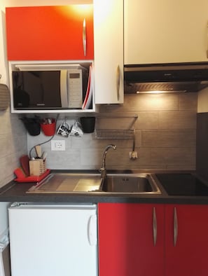 Fridge, microwave, oven, stovetop - BnButler - Col di Lana 1 (Milan)