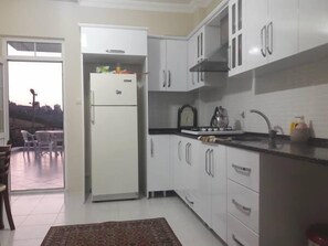 Villa | Eigene Küche | Kühlschrank, Ofen, Herdplatte, Wasserkocher