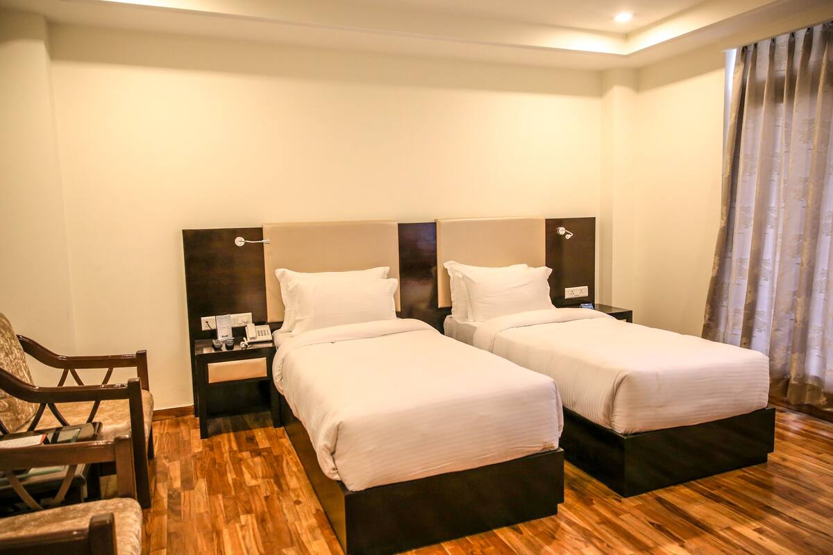 Desk, rollaway beds, free WiFi